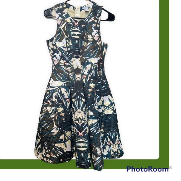 H&M Tropical Garden Print T u I dress